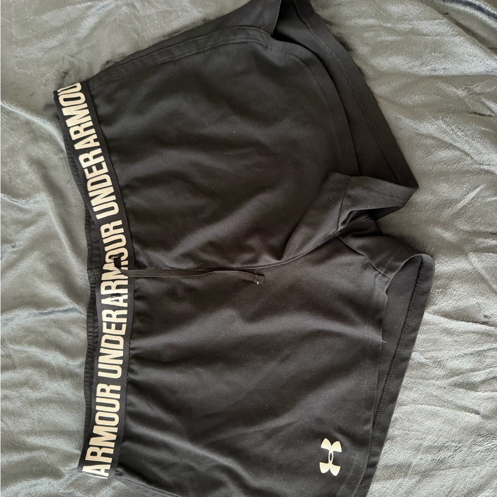 Women’s L Under Armour Black Athletic Shorts